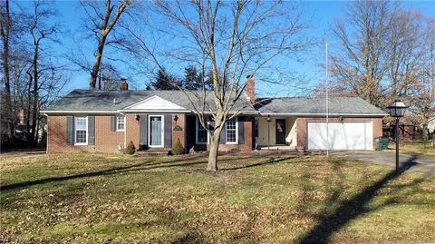 1181 Overlook Dr, Alliance, OH 44601