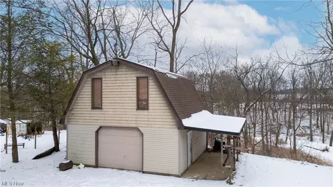 Exterior - 8616 Fromes Ave NE, Canton, OH 44721 photo 6 of 9