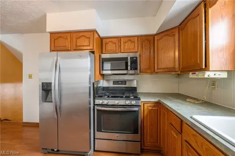 Kitchen - 8616 Fromes Ave NE, Canton, OH 44721 photo 2 of 5