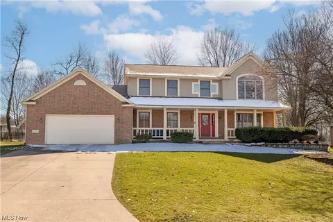 2968 Aylesbury St NW, North Canton, OH 44720