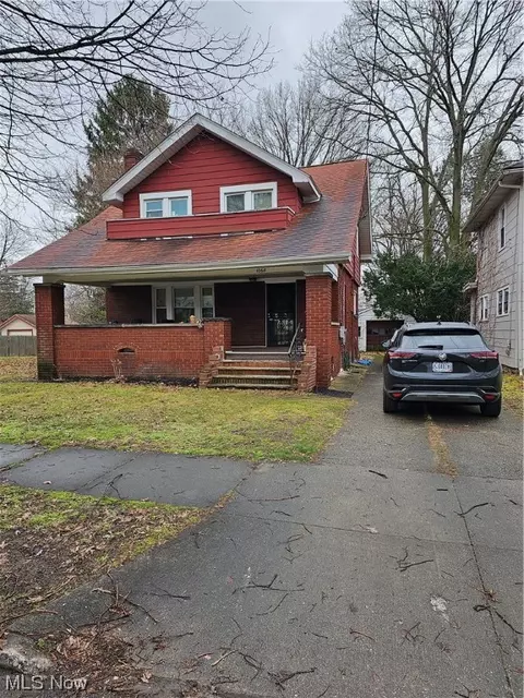 1068 Delia Ave, Akron, OH 44320