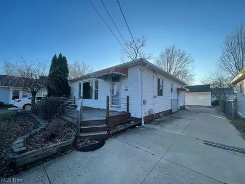 460 E 300 St, Willowick, OH 44095