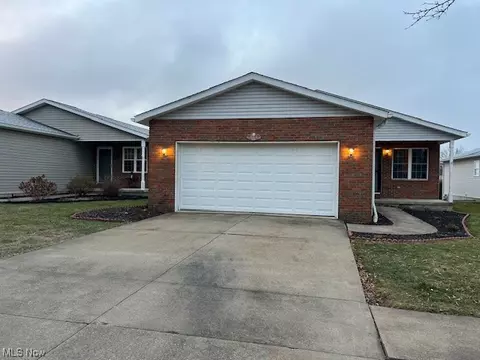 902 Carriage Ln, Wooster, OH 44691