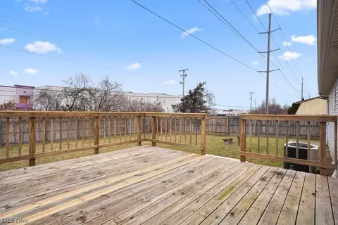 Exterior - 313 Loyola Dr, Elyria, OH 44035 photo 5 of 7