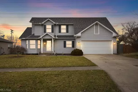 313 Loyola Dr, Elyria, OH 44035