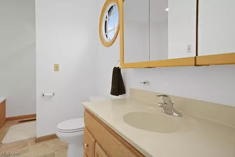Bath - 313 Loyola Dr, Elyria, OH 44035 photo 5 of 6