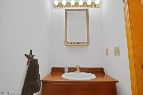 Bath - 313 Loyola Dr, Elyria, OH 44035 photo 1 of 6