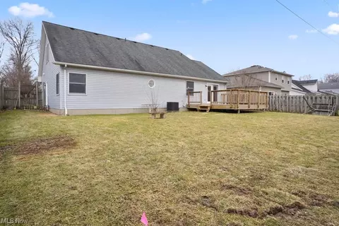 Exterior - 313 Loyola Dr, Elyria, OH 44035 photo 6 of 7