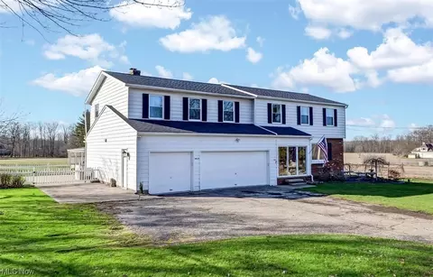 16650 Snyder Rd, Chagrin Falls, OH 44023
