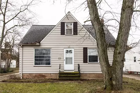 5145 Catherine St, Maple Heights, OH 44137