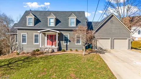 123 Canterbury Dr, Parkersburg, WV 26104