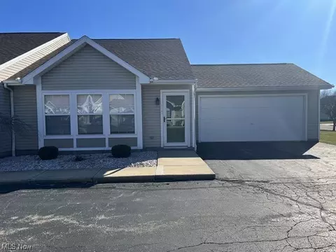 3379 Eagles Loft #A, Cortland, OH 44410