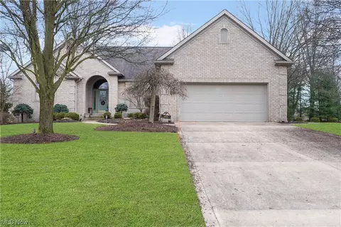 6445 Dunwoody Cir NW, Canton, OH 44718