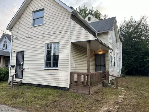 3297 W 61st St, Cleveland, OH 44102