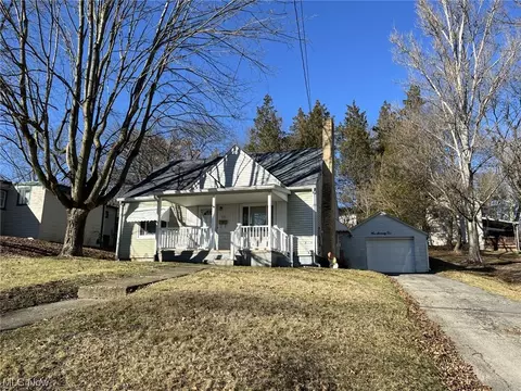 572 W Martin St, East Palestine, OH 44413