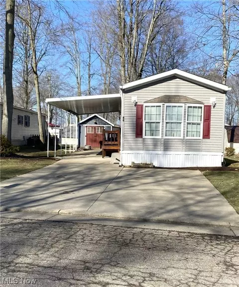 1229 Columbiana Lisbon Rd #80, Columbiana, OH 44408