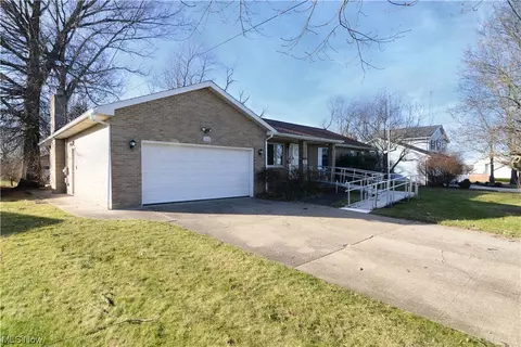 3312 Darbyshire Dr, Canfield, OH 44406