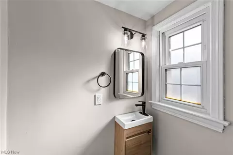 Bath - 175 E 196th St, Euclid, OH 44119 photo 1 of 3