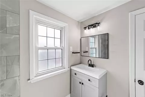 Bath - 175 E 196th St, Euclid, OH 44119 photo 2 of 3
