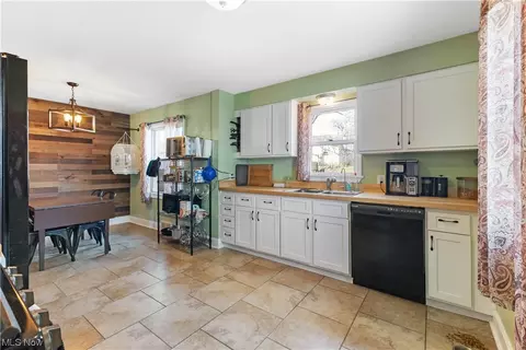 Kitchen - 50 Stanton Ave, Boardman, OH 44512 photo 3 of 3