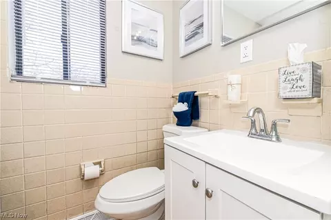 Bath - 130 Oneida Pl, Akron, OH 44313 photo 1 of 6