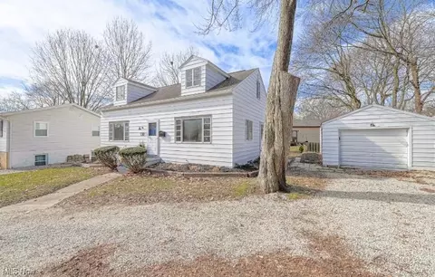 Exterior - 130 Oneida Pl, Akron, OH 44313 photo 3 of 10