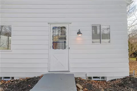 Exterior - 130 Oneida Pl, Akron, OH 44313 photo 7 of 10
