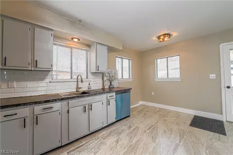 Kitchen - 130 Oneida Pl, Akron, OH 44313 photo 3 of 3