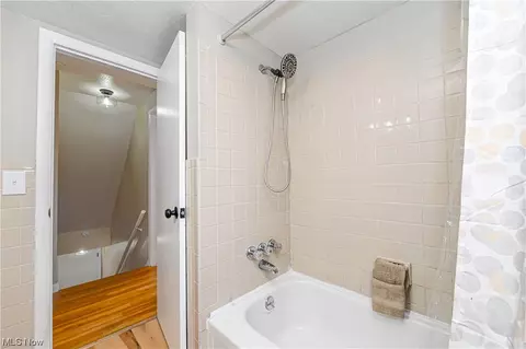 Bath - 130 Oneida Pl, Akron, OH 44313 photo 6 of 6