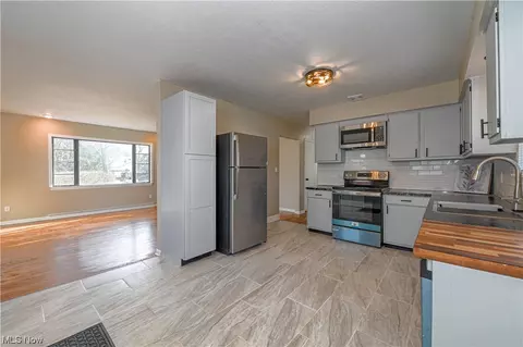 Kitchen - 130 Oneida Pl, Akron, OH 44313 photo 1 of 3