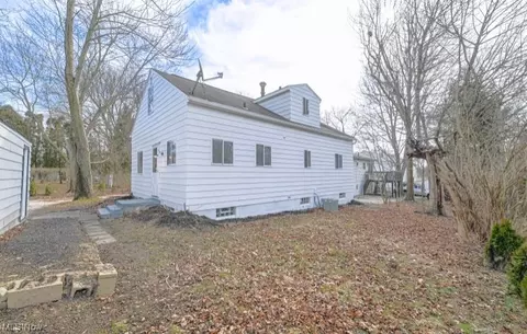 Exterior - 130 Oneida Pl, Akron, OH 44313 photo 9 of 10