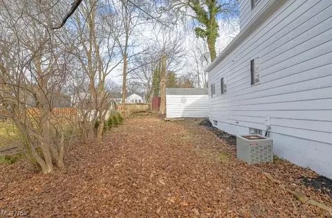 Exterior - 130 Oneida Pl, Akron, OH 44313 photo 10 of 10