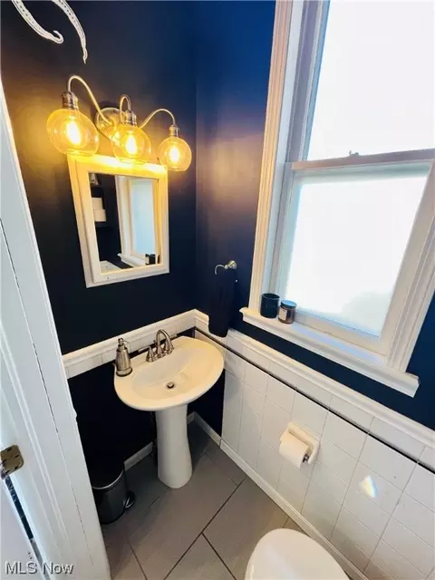 Bath - 513 Lyndon, Ashtabula, OH 44004 photo 1 of 4