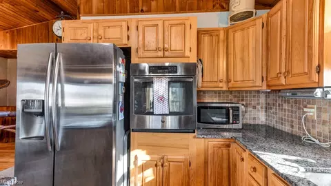 Kitchen - 386 E Mohawk, Malvern, OH 44644 photo 3 of 4