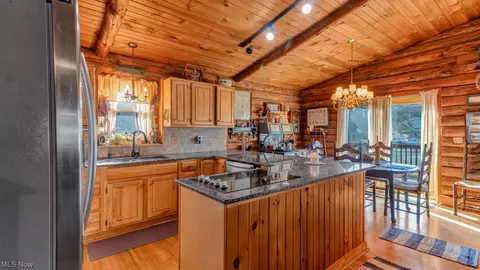Kitchen - 386 E Mohawk, Malvern, OH 44644 photo 2 of 4