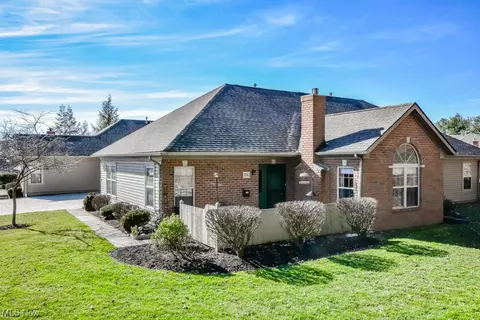 7782 Brittanny NE, North Canton, OH 44720