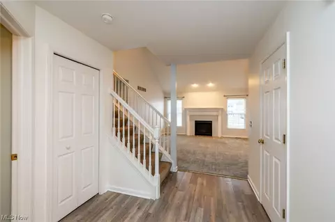 Entry Way - 3817 Parkside Cir E, Lorain, OH 44053 photo 2 of 5