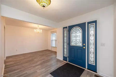 Entry Way - 3817 Parkside Cir E, Lorain, OH 44053 photo 1 of 5