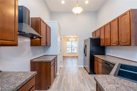 Kitchen - 3817 Parkside Cir E, Lorain, OH 44053 photo 4 of 4