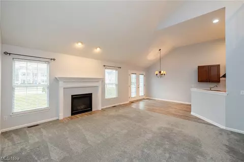 Living - 3817 Parkside Cir E, Lorain, OH 44053 photo 1 of 4
