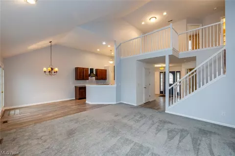 Living - 3817 Parkside Cir E, Lorain, OH 44053 photo 3 of 4