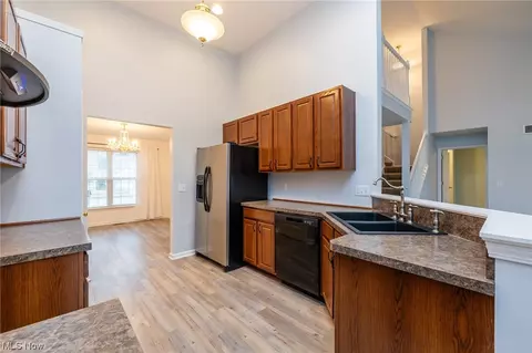 Kitchen - 3817 Parkside Cir E, Lorain, OH 44053 photo 3 of 4