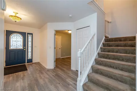 Entry Way - 3817 Parkside Cir E, Lorain, OH 44053 photo 3 of 5