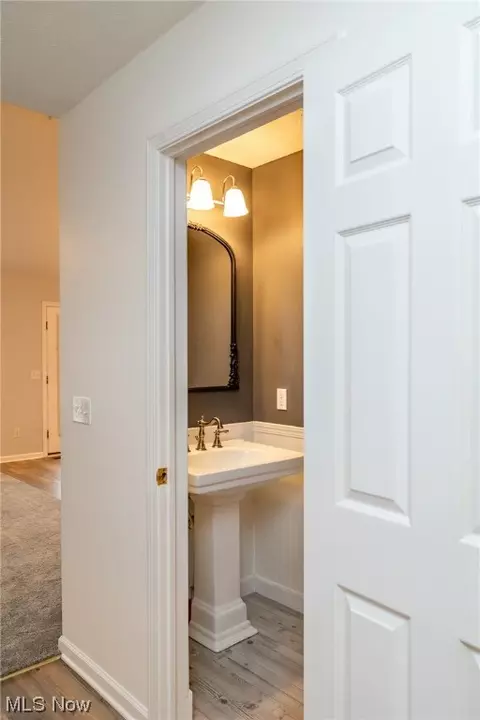Bath - 3817 Parkside Cir E, Lorain, OH 44053 photo 1 of 3