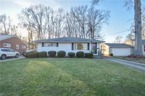 2219 Northfield Ave NW, Warren, OH 44485