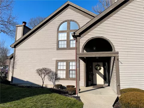 3841 Northwoods Ct NE #3, Warren, OH 44483