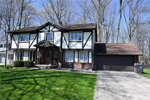 5128 Stansbury Dr, Solon, OH 44139