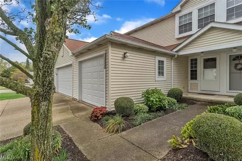 1305 Leeward Ln #C, Willoughby, OH 44094