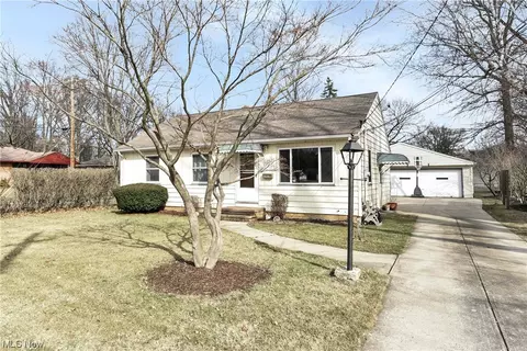 3183 Walter Rd, North Olmsted, OH 44070