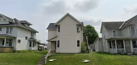 712 S Lawn, Coshocton, OH 43812